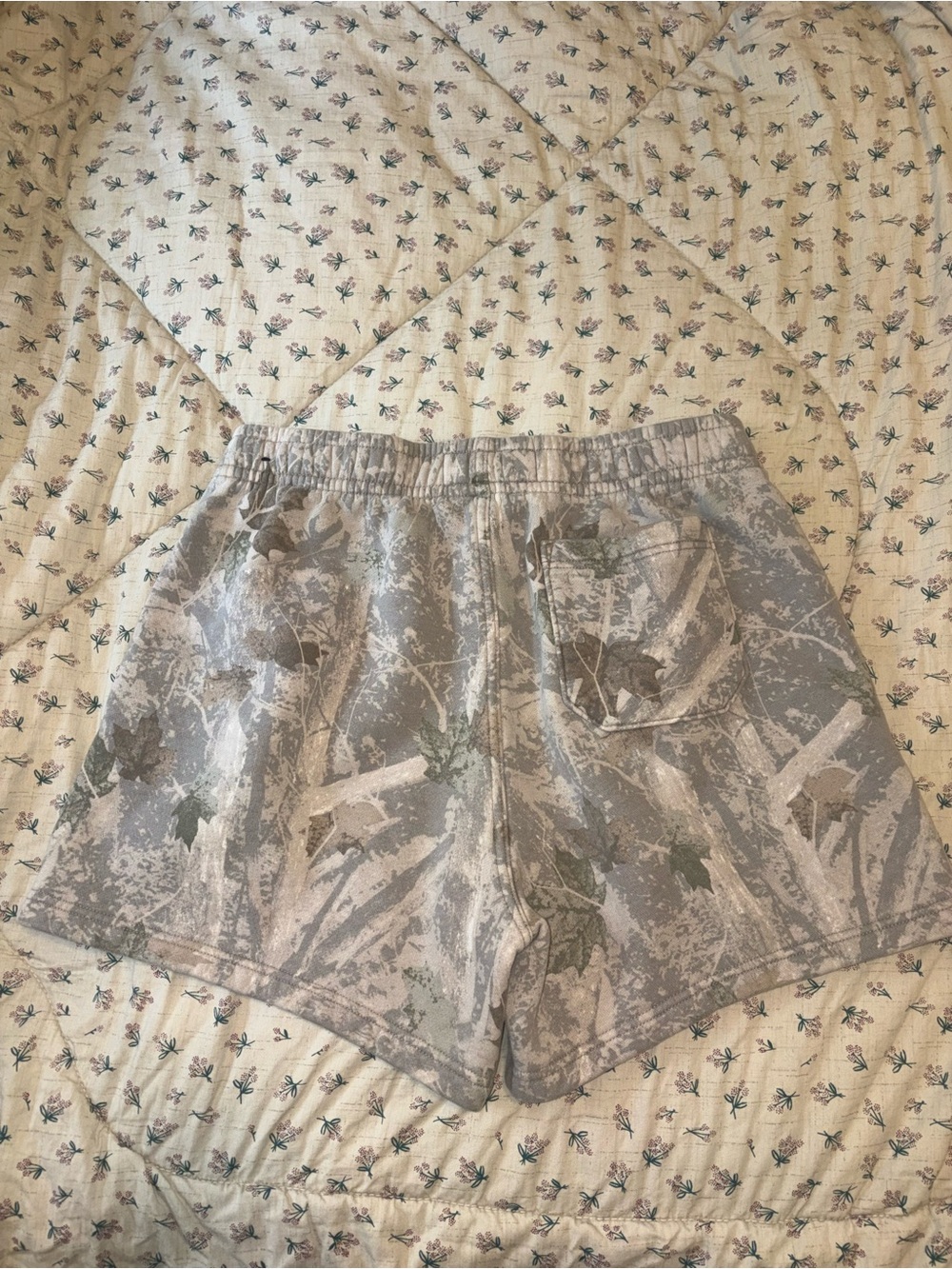 Abercrombie & Fitch Men's Camo Drawstring Shorts - Picture 2 of 4